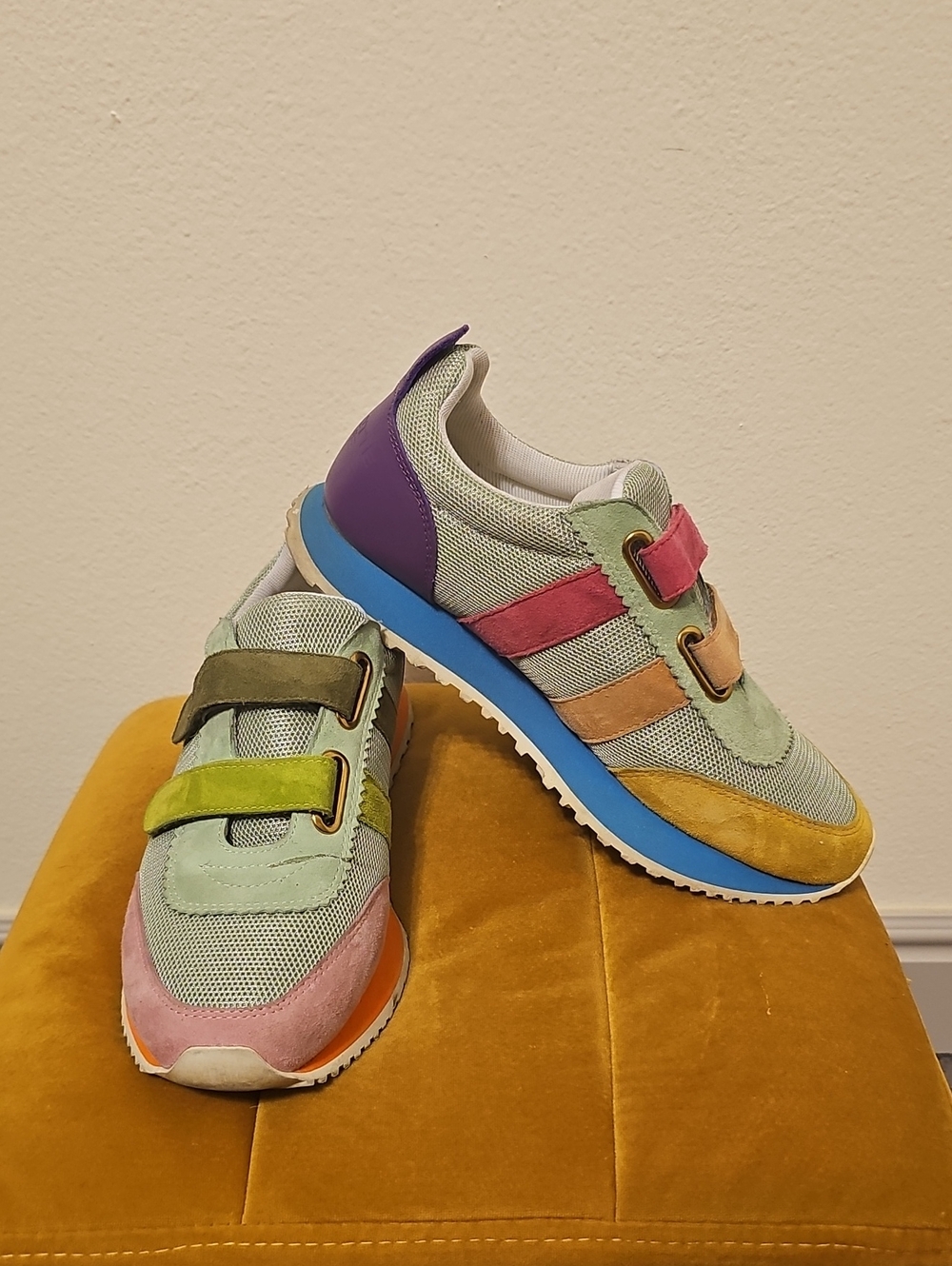 ●●CHARLOTTE STONE MULTI COLOR SNEAKERS SIZE 9.5-10●●